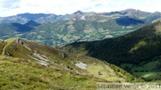Vue sur le Puy Griou (qui masque le Puy Mary). Puy de Peyre Arse à droite et Puy Chavaroche à gauche.