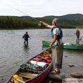 A la pêche sur la Teslin River, Yukon, Canada