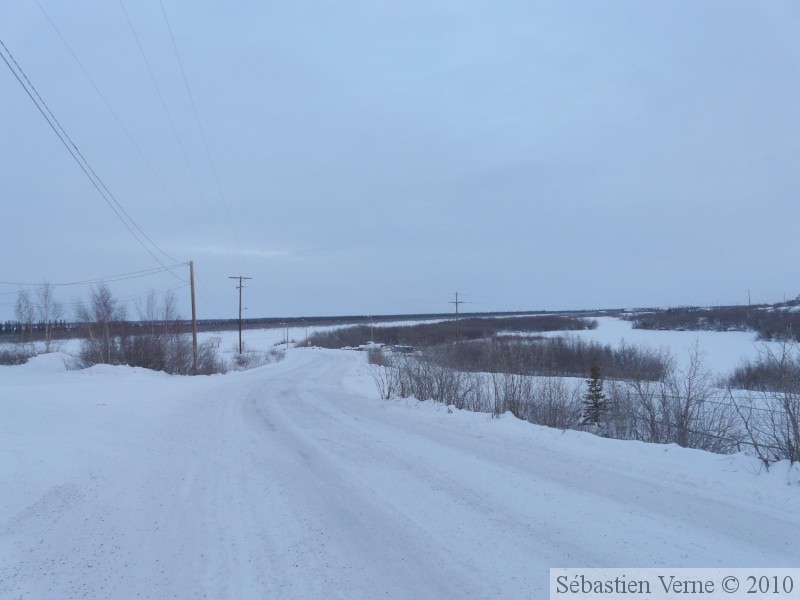 Entrée de la route de glace (Ice road) à Inuvik
